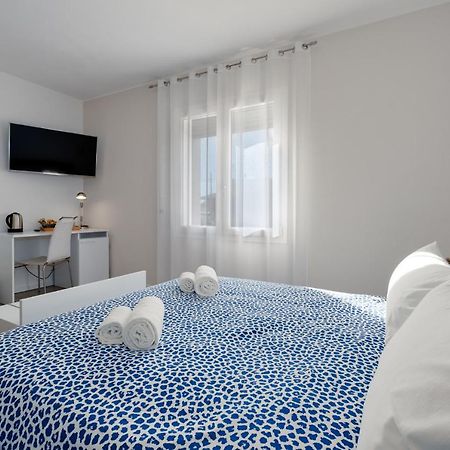The White Building - Rooms Costermano Exterior photo