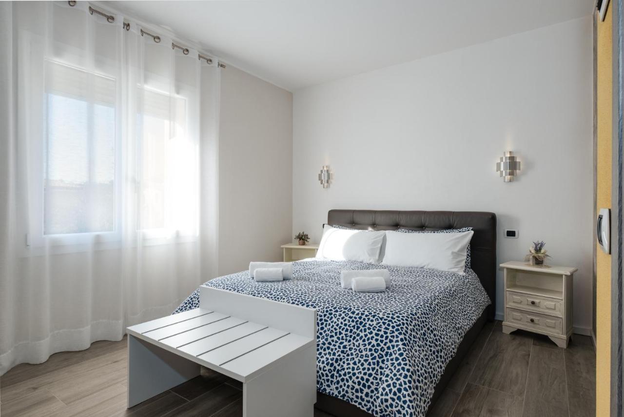The White Building - Rooms Costermano Exterior photo