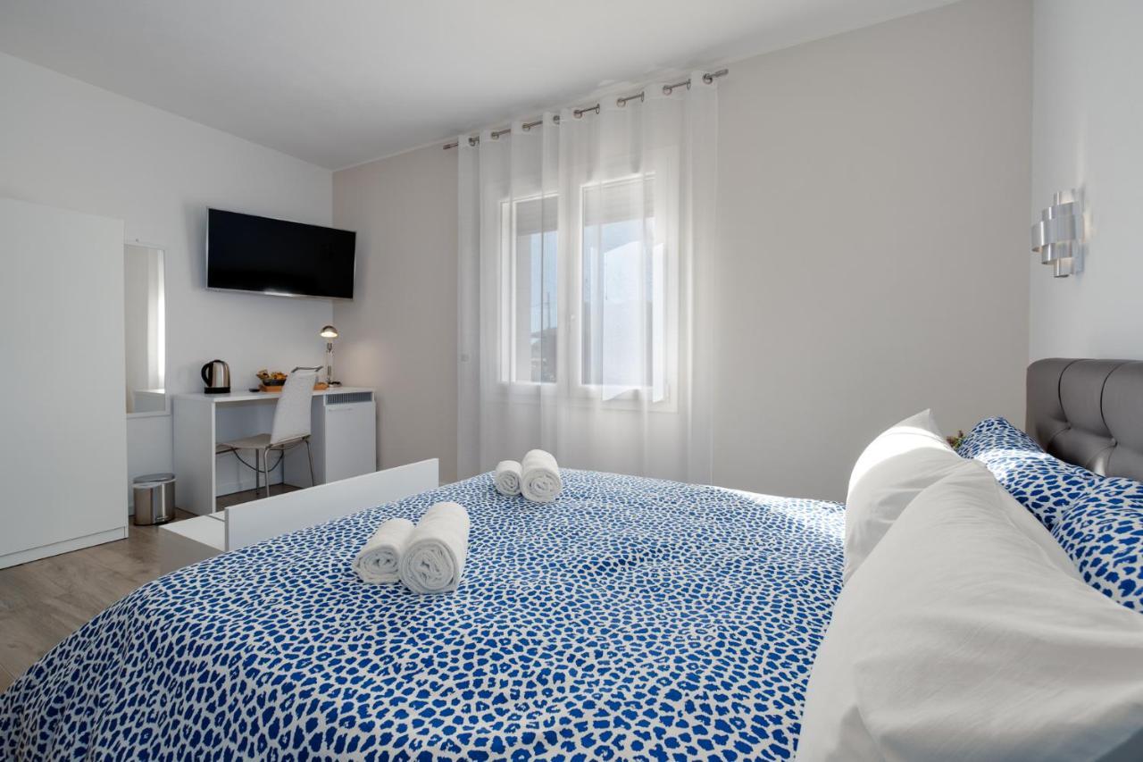 The White Building - Rooms Costermano Exterior photo