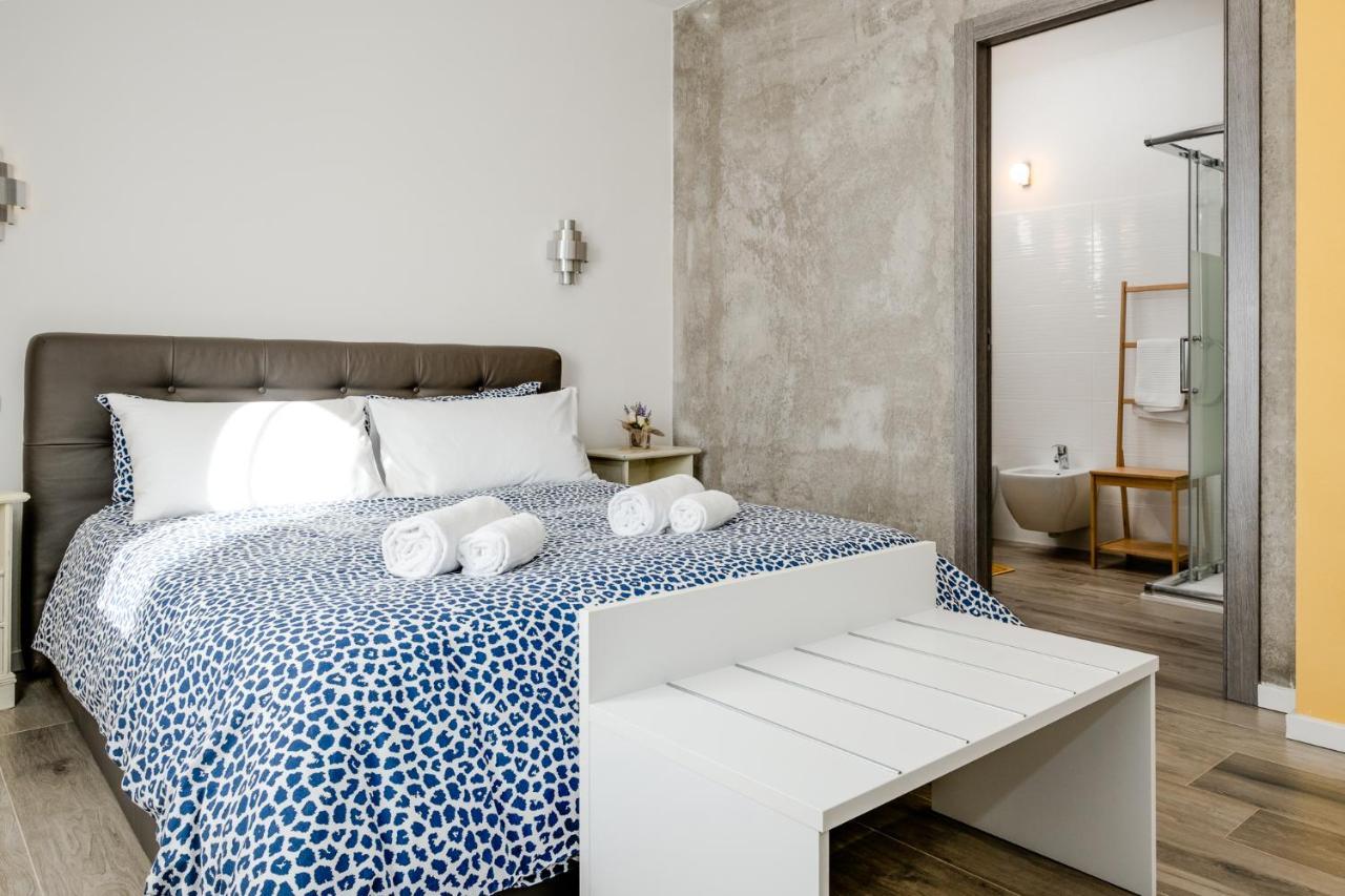 The White Building - Rooms Costermano Exterior photo